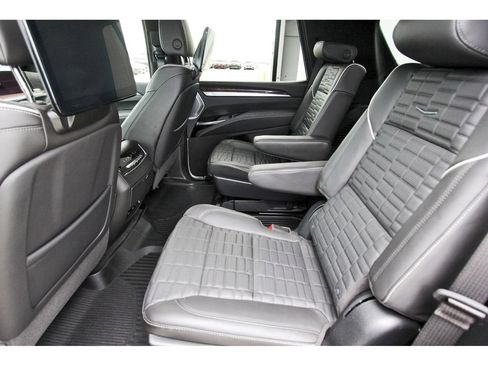 Certified 2025 Cadillac Escalade Sport Platinum w/ LPO, ONYX Package AWD/4WD image 7
