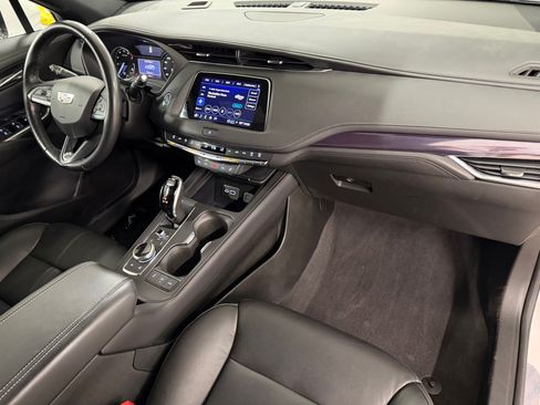 Used 2022 Cadillac XT4 Luxury w/ Cold Weather Package FWD image 46