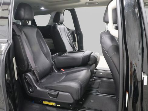 Used 2024 Kia Carnival FWD image 31