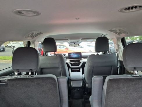 Used 2025 Ford Explorer Active RWD image 17