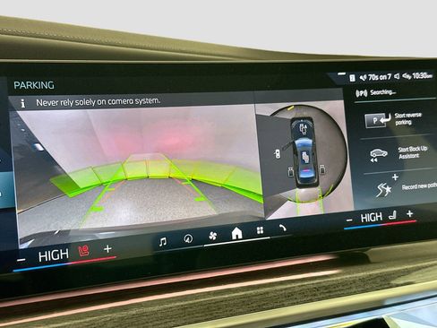 Certified 2023 BMW 740i w/ Luxury Rear Seating Package image 14