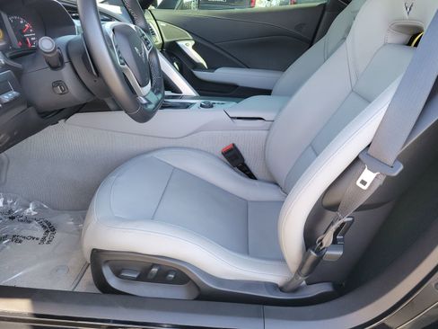 Used 2019 Chevrolet Corvette Stingray Coupe RWD image 6
