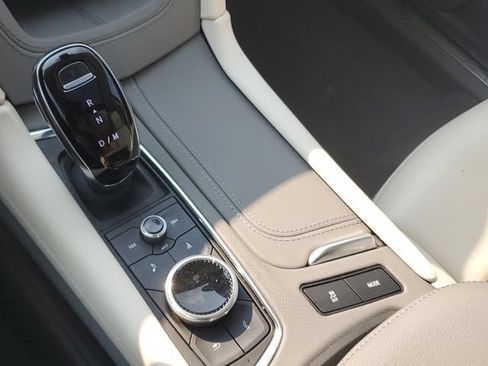 Certified 2023 Cadillac XT5 Premium Luxury w/ LPO, Floor Liner Package AWD/4WD image 25