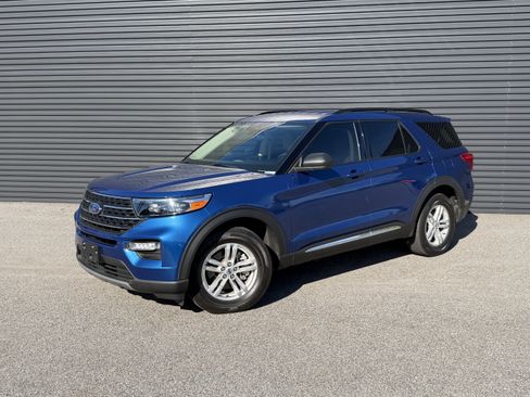 Used 2023 Ford Explorer XLT w/ Equipment Group 202A image 1