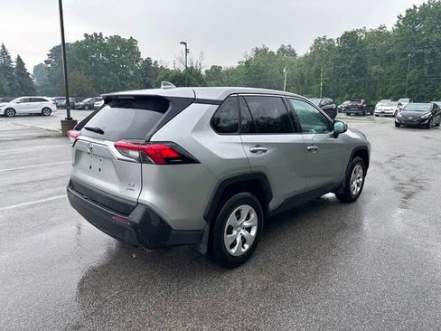 Used 2024 Toyota RAV4 LE AWD/4WD image 3