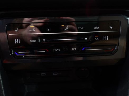 Used 2022 Volkswagen Tiguan SE image 29