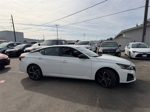 Used 2025 Nissan Altima 2.5 SR image 4