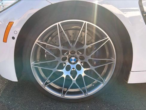 Used 2017 BMW M4 Convertible image 12