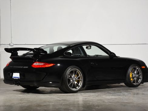 Used 2010 Porsche 911 GT3 RWD image 3