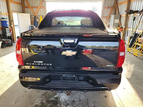 Used 2011 Chevrolet Avalanche LTZ image 3
