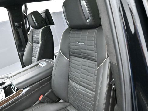 Used 2025 Cadillac Escalade ESV Sport Platinum image 19