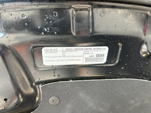 Used 2022 Chrysler Pacifica Limited w/ Uconnect Theater Family Group image 18