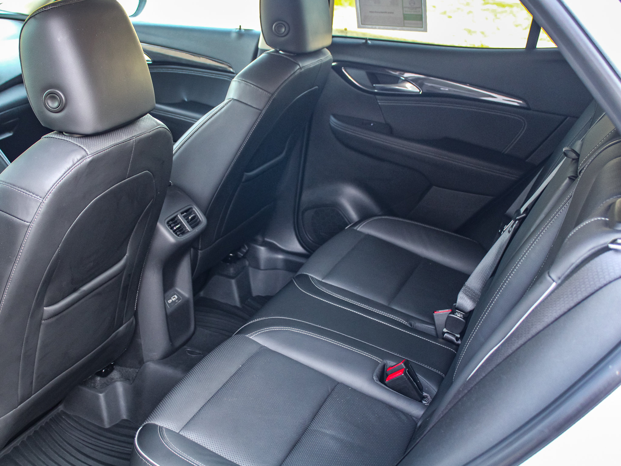 Used 2021 Buick Envision Essence w/ Sport Touring Package AWD/4WD image 21