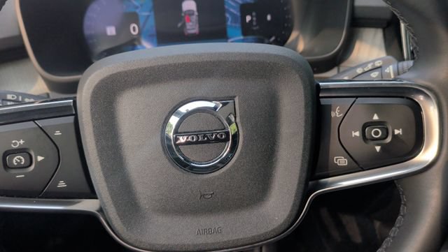 Certified 2024 Volvo XC40 B5 Plus w/ Protection Package Premier AWD/4WD image 16