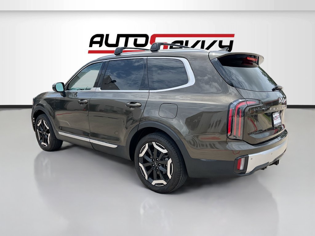 Used 2024 Kia Telluride EX w/ EX Captain's Chair Package FWD image 5