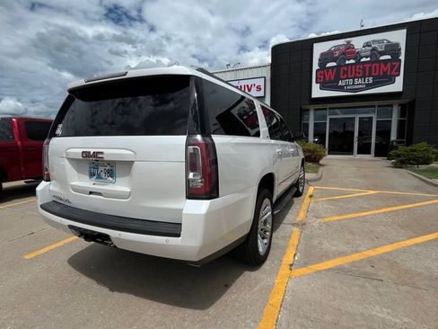 Used 2017 GMC Yukon XL SLT w/ Premium Edition AWD/4WD image 6