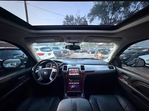 Used 2011 Cadillac Escalade ESV Luxury AWD/4WD image 2
