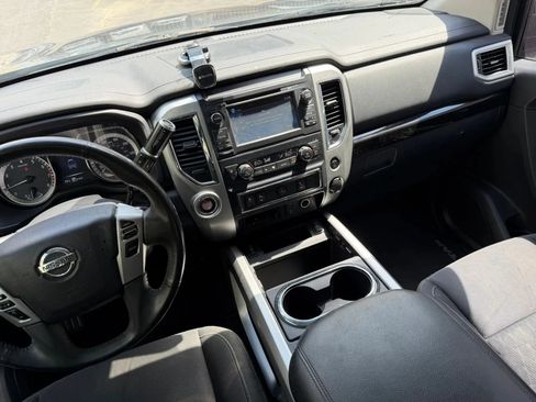 Used 2017 Nissan Titan SV RWD image 18
