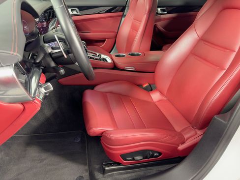 Certified 2022 Porsche Panamera image 5