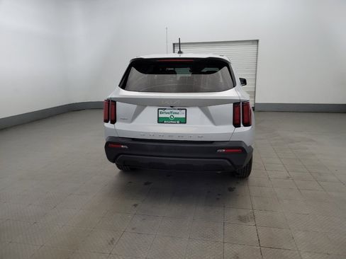 Used 2022 Kia Sorento LX image 7