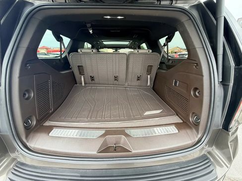 Used 2021 Chevrolet Suburban Z71 AWD/4WD image 28