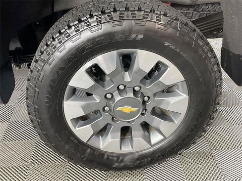 Used 2025 Chevrolet Silverado 2500 LT w/ Safety Package image 34