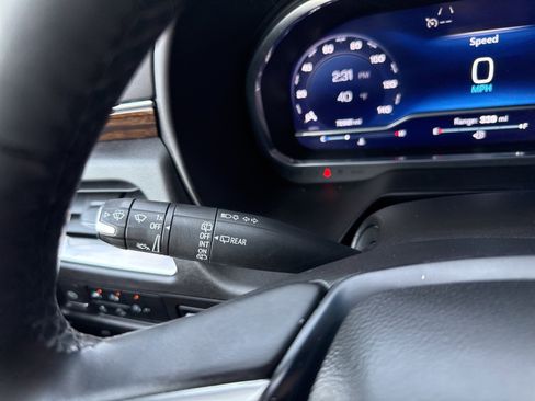 Used 2023 Chevrolet Suburban Premier image 36