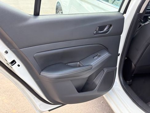 Used 2025 Nissan Altima 2.5 SV FWD image 21