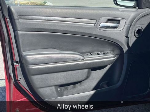 Used 2022 Chrysler 300 Touring image 14