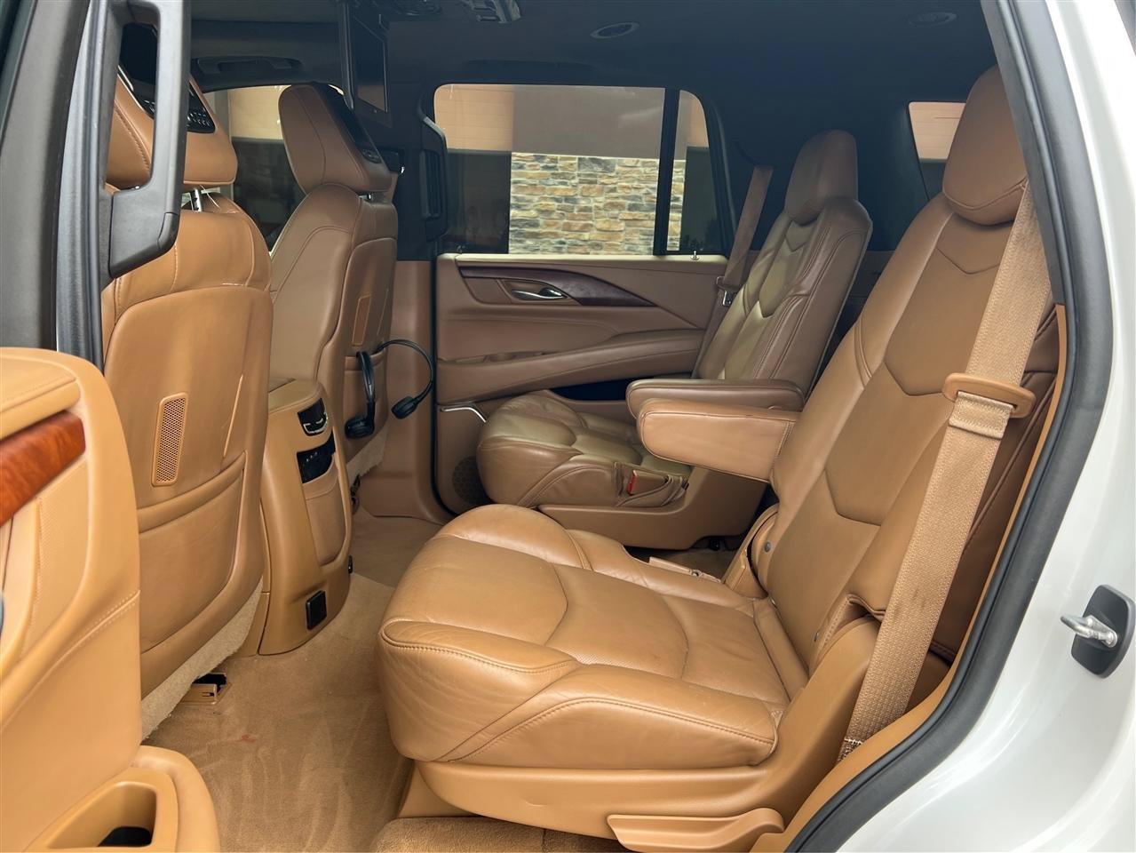 Used 2017 Cadillac Escalade Platinum AWD/4WD image 10