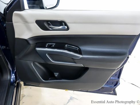 Used 2023 Nissan Pathfinder SL w/ SL Premium Package AWD/4WD image 35