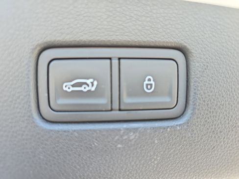 Used 2025 Genesis GV70 2.5T AWD/4WD image 13
