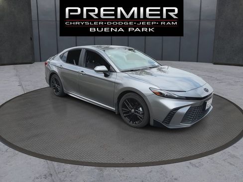 Used 2025 Toyota Camry SE FWD image 2