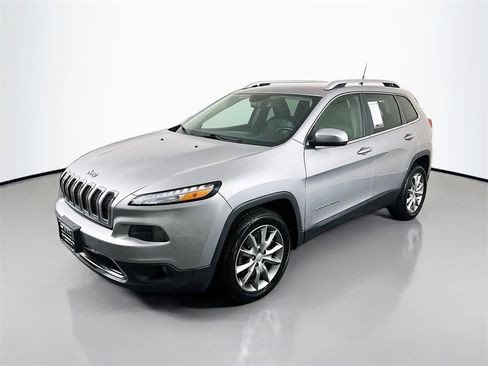 Used 2018 Jeep Cherokee Limited image 3