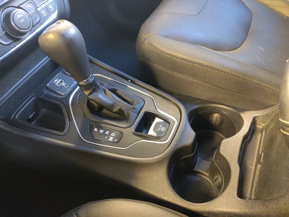Used 2021 Jeep Cherokee Latitude Lux FWD image 26