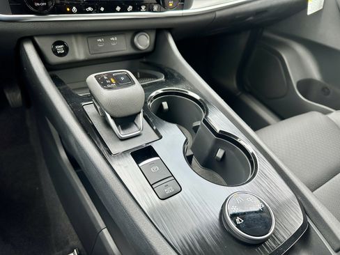 New 2026 Nissan Rogue SV AWD/4WD image 32