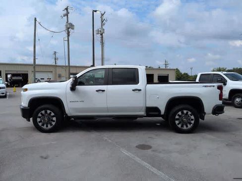 Used 2021 Chevrolet Silverado 2500 Custom w/ Custom Value Package AWD/4WD image 5