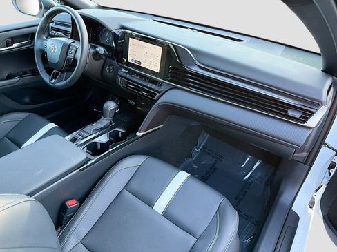 Used 2025 Toyota Camry SE image 12