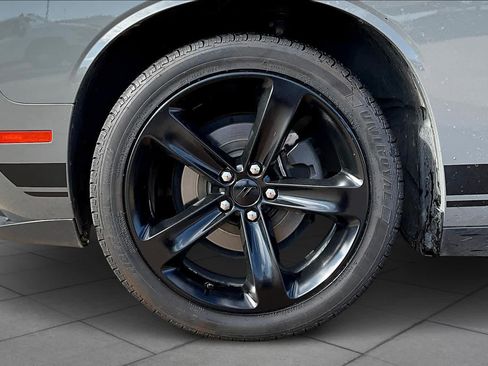 Used 2019 Dodge Challenger SXT RWD image 10
