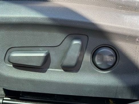 Used 2017 Hyundai Elantra Limited w/ Limited Tech Package 04 FWD image 23