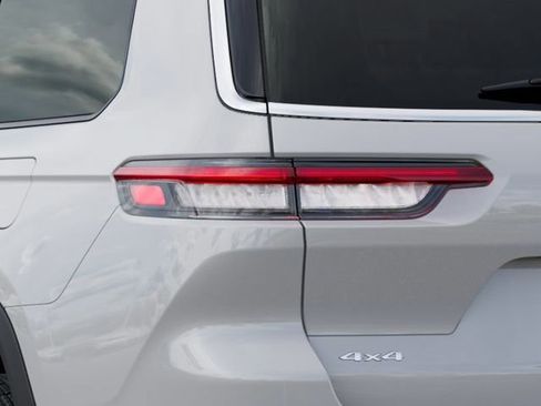 New 2025 Jeep Grand Cherokee L Limited w/ Luxury Tech Group II AWD/4WD image 9