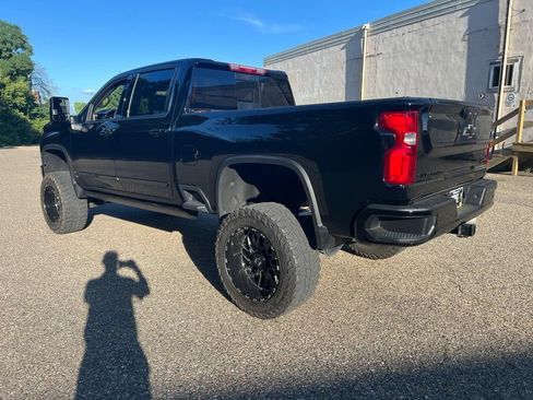 Used 2024 Chevrolet Silverado 3500 High Country w/ High Country Premium Package AWD/4WD image 9