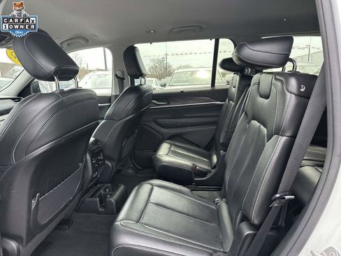 Used 2023 Jeep Grand Cherokee L Limited w/ Luxury Tech Group II AWD/4WD image 10