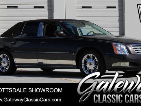 Used 2008 Cadillac DTS Performance w/ Platinum Edition image 1