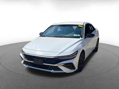 Used 2026 Hyundai Elantra Sport FWD image 3