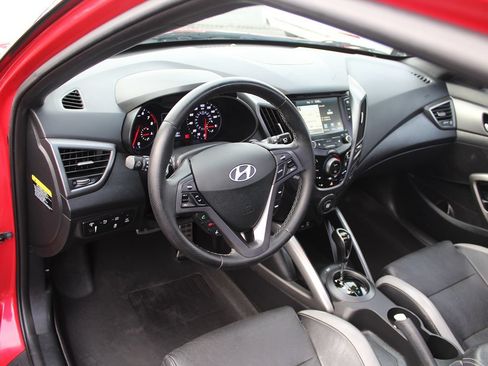 Used 2016 Hyundai Veloster Turbo w/ Option Group 04 FWD image 18