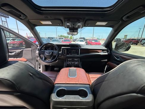 Used 2024 GMC Yukon Denali Ultimate AWD/4WD image 9
