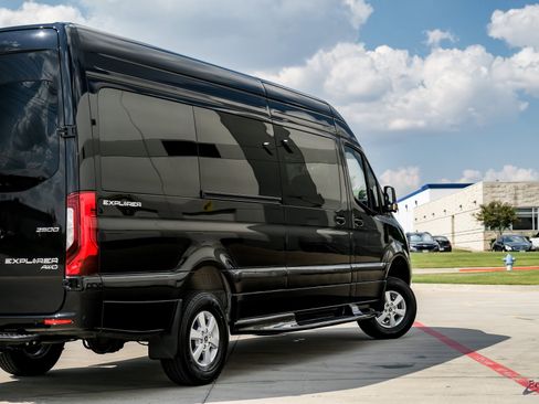 Used 2025 Mercedes-Benz Sprinter 2500 image 14