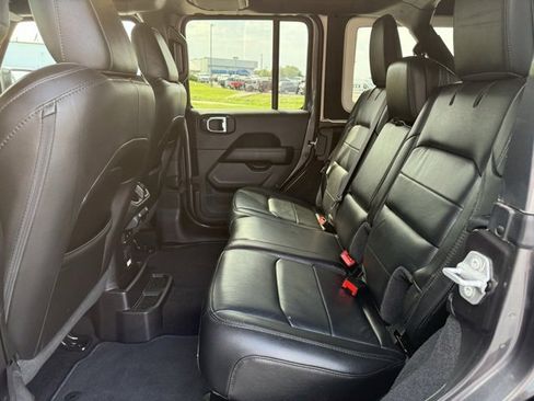 Used 2021 Jeep Wrangler Unlimited Sahara image 16