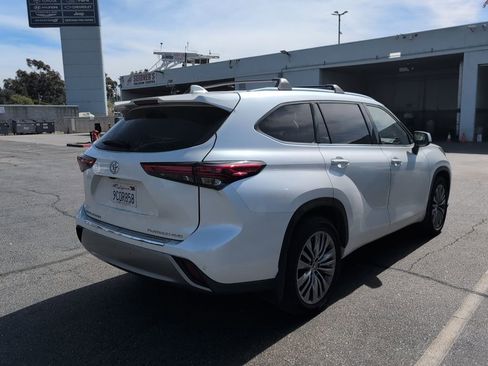 Used 2020 Toyota Highlander Platinum image 5